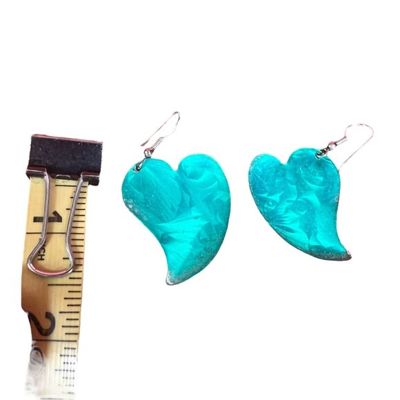 Vintage 80s Green Heart Dangle Earrings - Picture 2 of 3